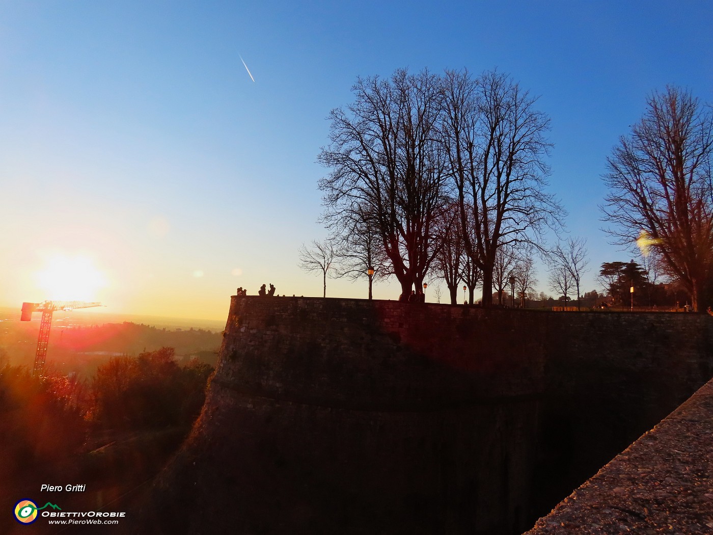61 Scendiamo il Viale delle mura venete al tramonto.JPG